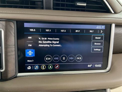 Used 2021 GMC Yukon XL Denali w/ Denali Premium Package image 12