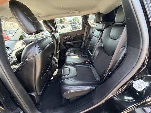 Used 2019 Jeep Cherokee Latitude Plus w/ Cold Weather Group AWD/4WD image 46