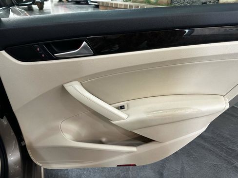 Used 2015 Volkswagen Passat 3.6 SEL Premium image 14