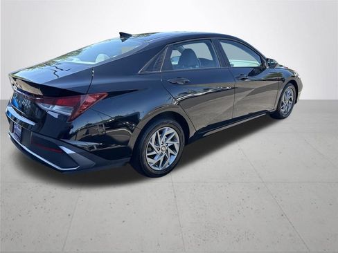 Used 2024 Hyundai Elantra SEL FWD image 6