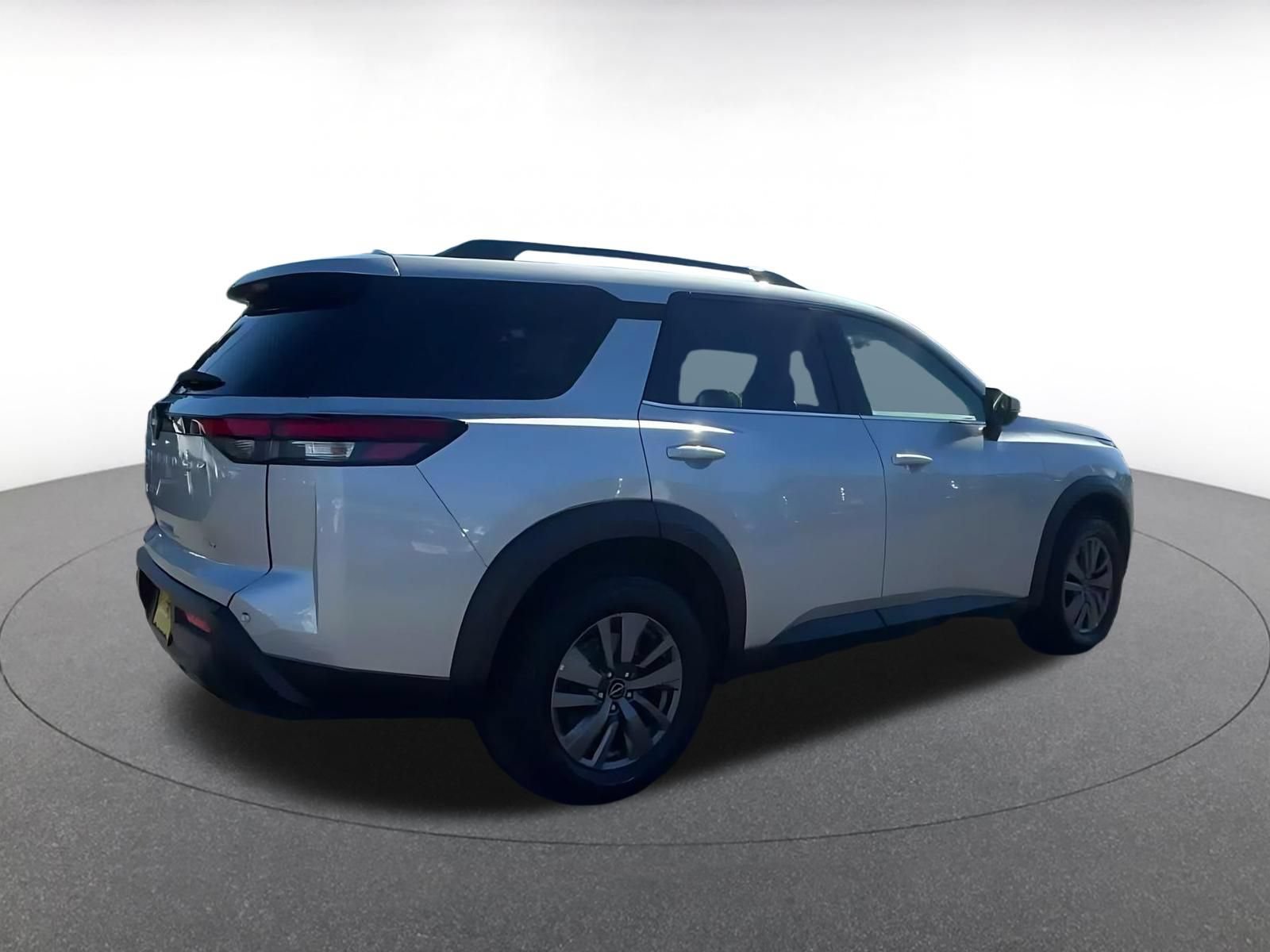 Used 2025 Nissan Pathfinder SV AWD/4WD image 13