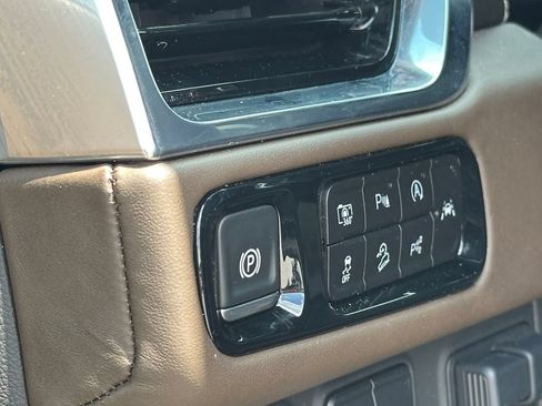 Used 2025 GMC Yukon Denali Ultimate AWD/4WD image 26