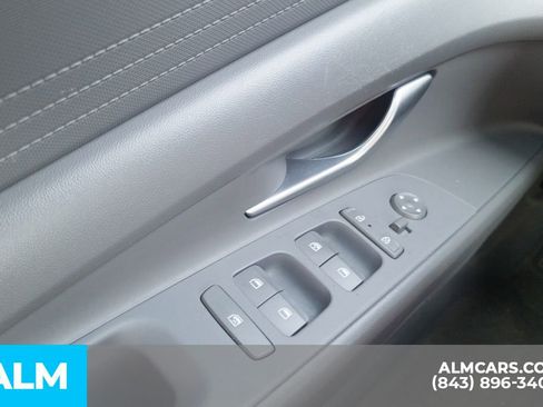 Used 2024 Hyundai Elantra SEL FWD image 15