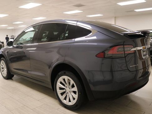 Used 2018 Tesla Model X 75D image 7