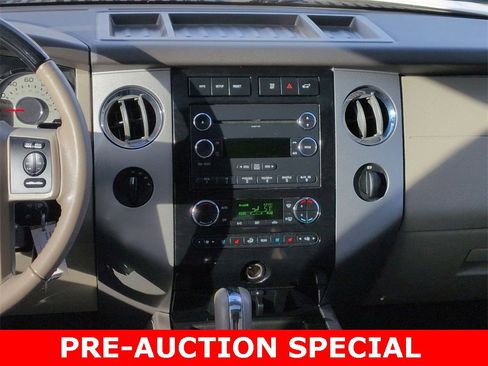 Used 2014 Ford Expedition Limited image 17