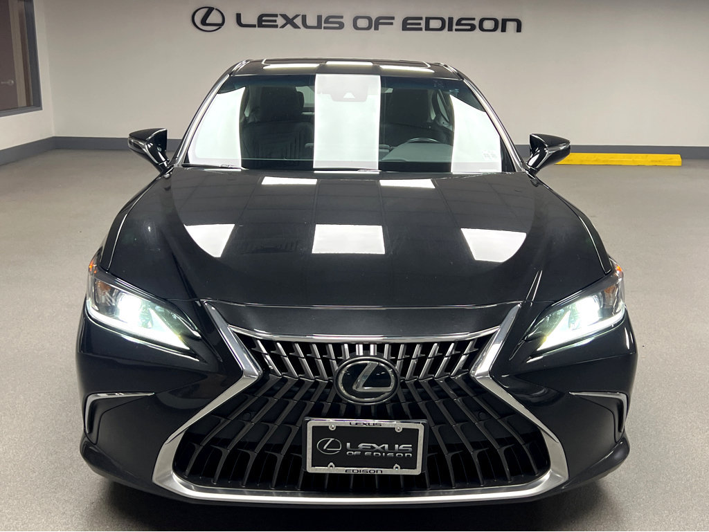 Used 2024 Lexus ES 300h w/ Premium Package FWD image 2