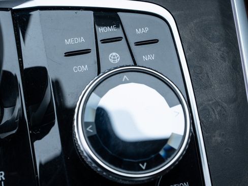 Used 2022 BMW X7 M50i image 30