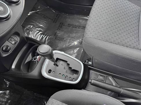 Used 2017 Toyota Yaris L image 14