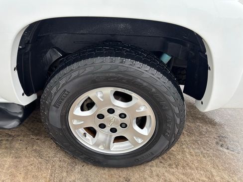 Used 2005 Chevrolet Avalanche Z71 w/ Preferred Equipment Group image 9