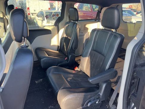 Used 2019 Dodge Grand Caravan SXT w/ Driver Convenience Group image 10