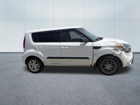 Used 2013 Kia Soul + FWD image 3