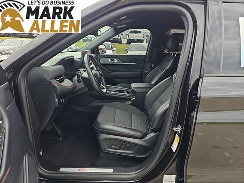Used 2025 Ford Explorer ST-Line w/ ST-Line Street Pack AWD/4WD image 18