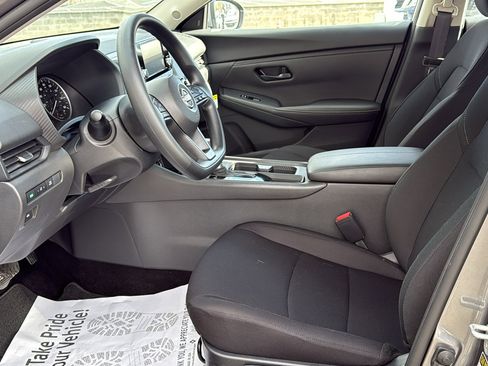 Certified 2025 Nissan Sentra S FWD image 19