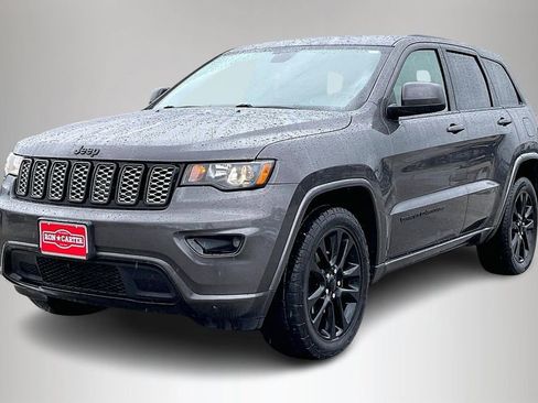 Used 2018 Jeep Grand Cherokee Altitude image 2