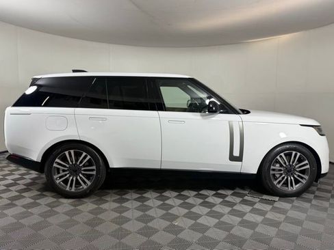 New 2026 Land Rover Range Rover SE image 9