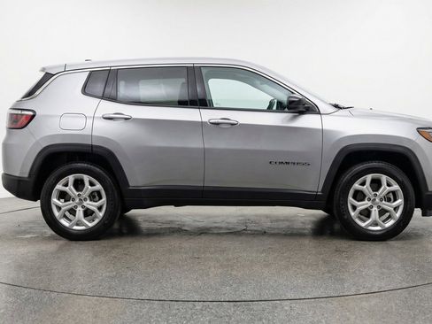 Used 2025 Jeep Compass Latitude image 11