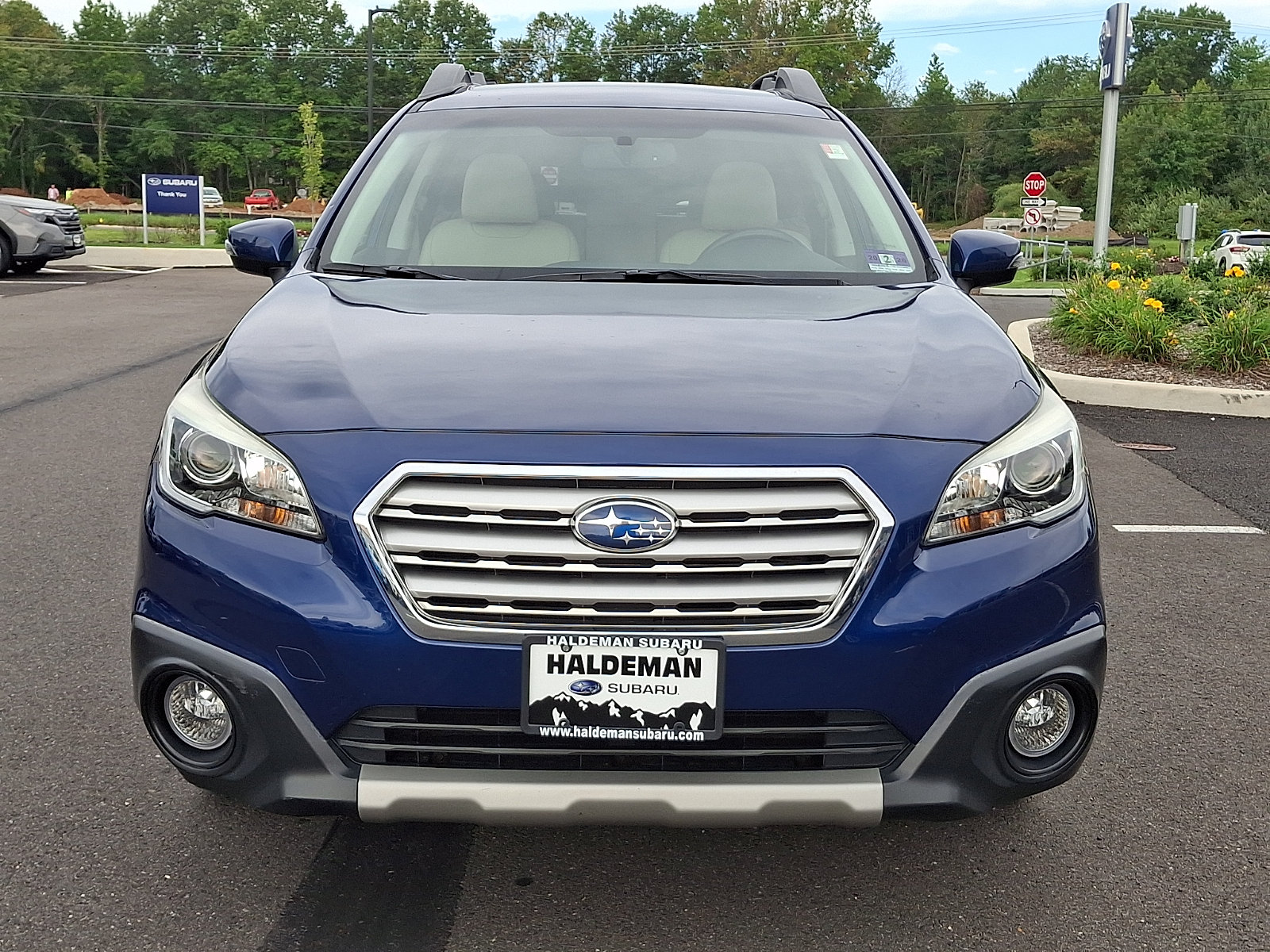Used 2017 Subaru Outback 2.5i Limited AWD/4WD image 2