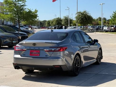Used 2025 Toyota Camry SE w/ Convenience Package FWD image 5