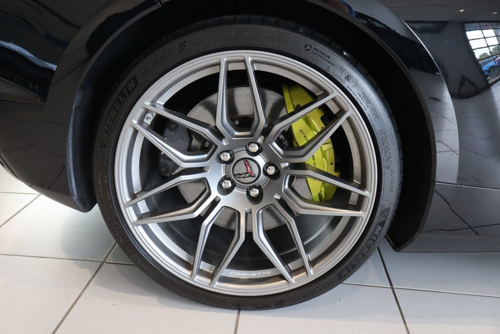 Used 2023 Chevrolet Corvette Z06 RWD image 32