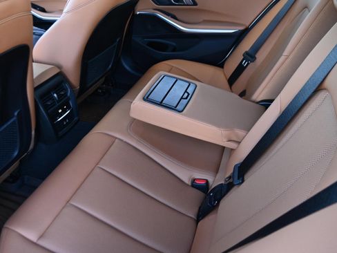 Used 2022 BMW 330e w/ M Sport Package image 9