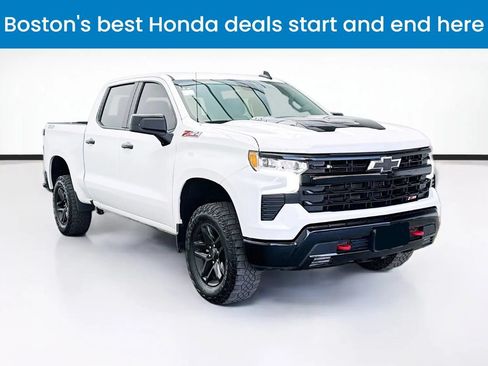 Used 2024 Chevrolet Silverado 1500 LT Trail Boss w/ Convenience Package II AWD/4WD image 1