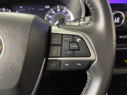 Certified 2024 Toyota Highlander XLE image 27