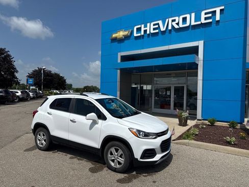 Used 2020 Chevrolet Trax LT w/ LT Convenience Package AWD/4WD image 1