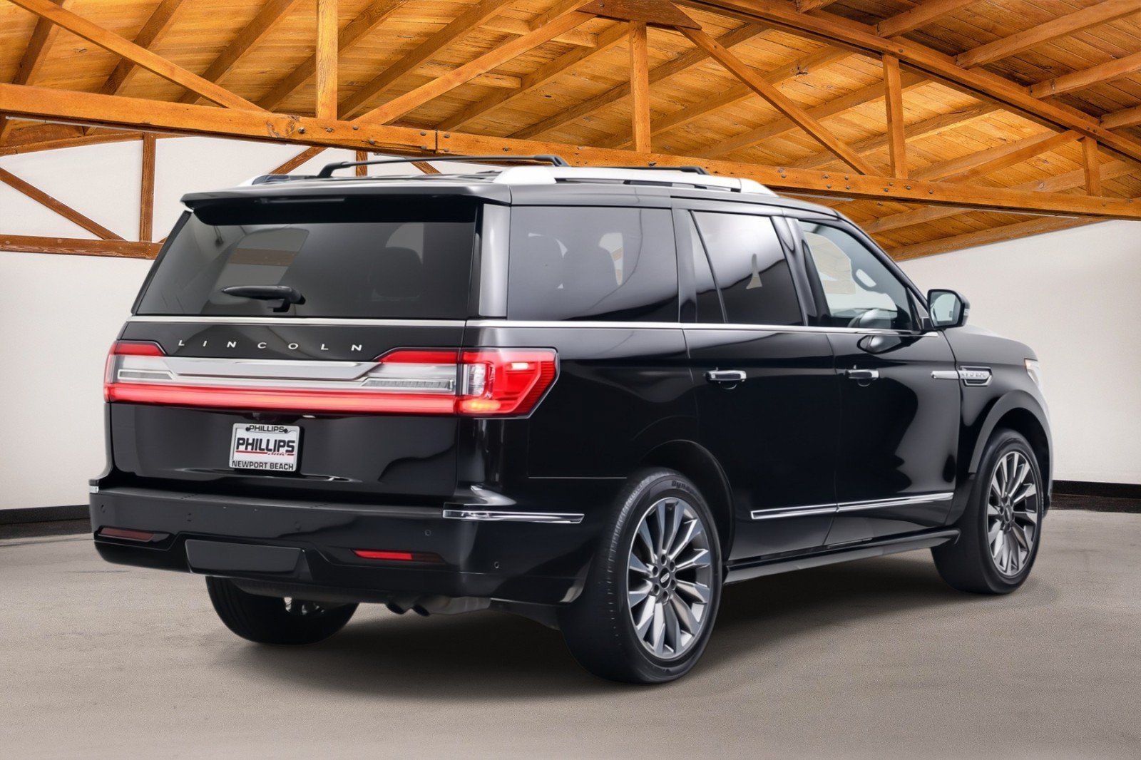 Used 2018 Lincoln Navigator Select w/ Technology Package RWD image 5