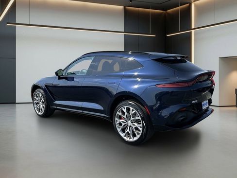 Used 2021 Aston Martin DBX image 3