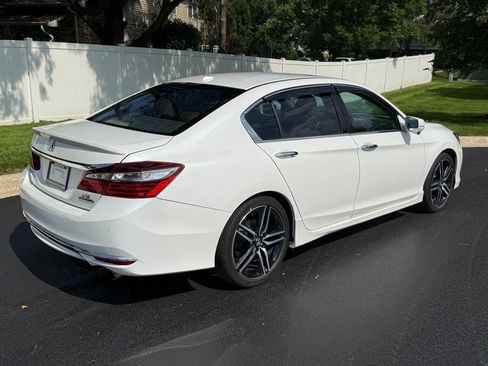 Used 2016 Honda Accord Touring image 6