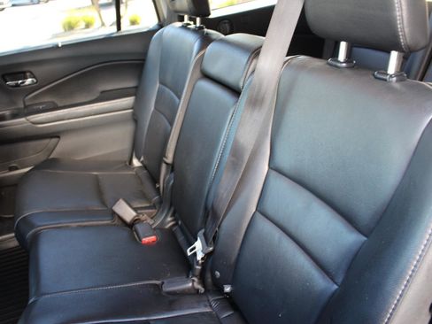 Used 2017 Honda Pilot Touring image 32