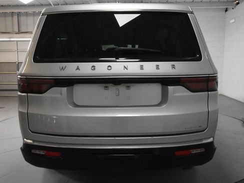 Used 2024 Jeep Wagoneer L Series II RWD image 10