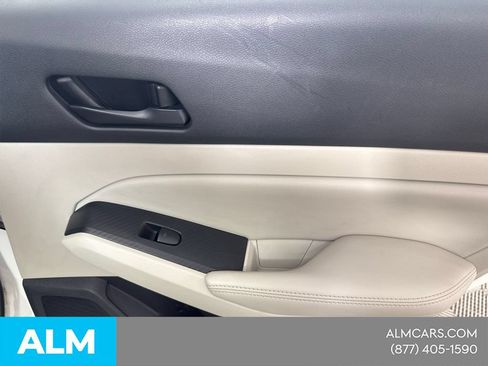 Used 2025 Nissan Altima 2.5 SV FWD image 19