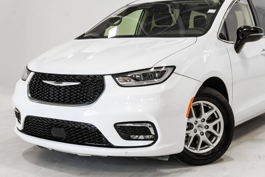 Certified 2024 Chrysler Pacifica Touring-L FWD image 2