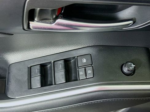 Used 2023 Toyota Highlander XLE image 21