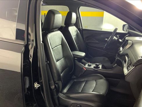 Used 2024 GMC Terrain SLT image 9