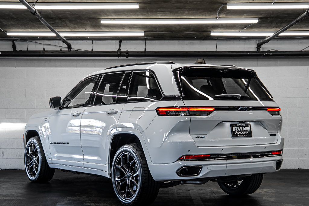 Used 2023 Jeep Grand Cherokee 30th Anniversary AWD/4WD image 3