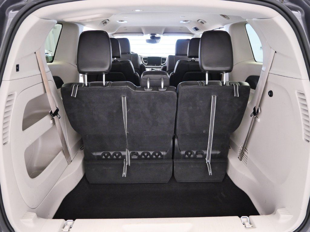 Certified 2023 Chrysler Pacifica Touring-L FWD image 17