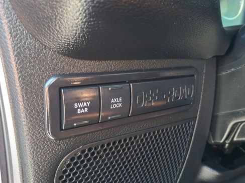 Used 2017 Jeep Wrangler Unlimited Rubicon w/ Connectivity Group image 27