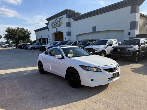 Used 2011 Honda Accord EX-L image 2