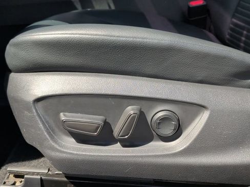 Used 2020 Toyota Camry SE AWD/4WD image 15