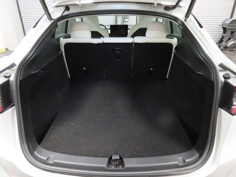 Used 2024 Tesla Model Y Long Range AWD/4WD image 19