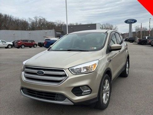 Used 2017 Ford Escape SE w/ SE Cold Weather Package AWD/4WD image 1