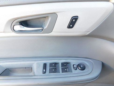 Used 2015 Chevrolet Traverse LS image 12