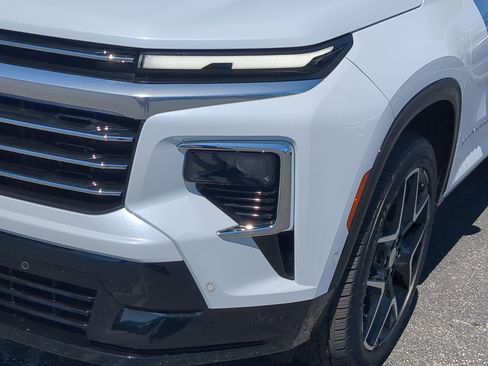 Used 2026 Chevrolet Traverse High Country FWD image 6