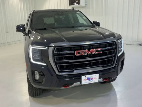 Used 2024 GMC Yukon AT4 w/ Technology Package AWD/4WD image 4