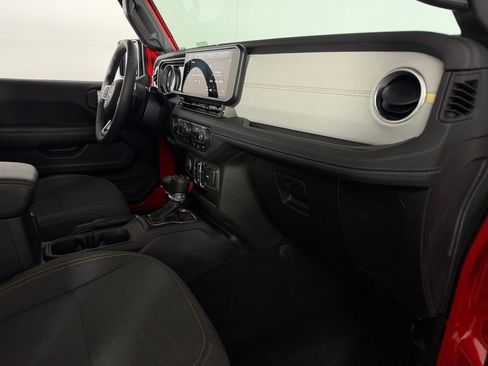 Certified 2025 Jeep Wrangler Unlimited Sahara w/ Safety Group image 31