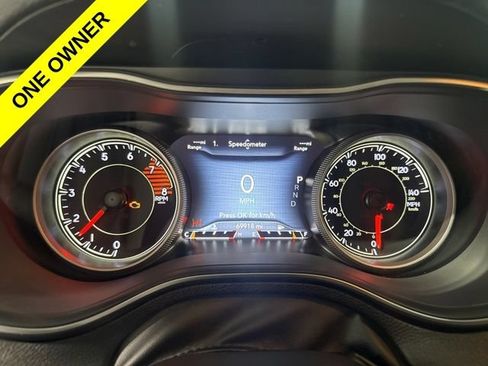 Used 2019 Jeep Cherokee Limited w/ Technology Group AWD/4WD image 3