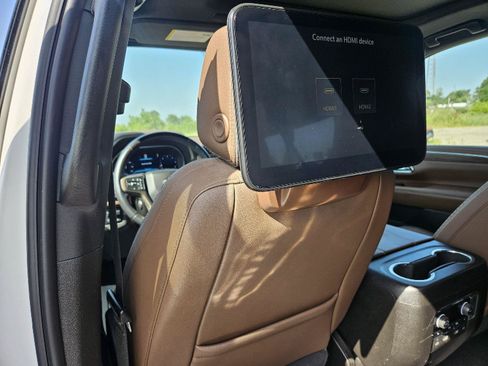 Used 2023 Chevrolet Suburban High Country w/ Advanced Technology Package AWD/4WD image 14