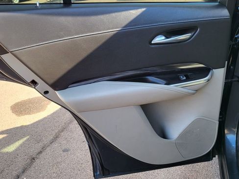 Used 2020 Cadillac XT4 Luxury w/ Cold Weather Package image 21